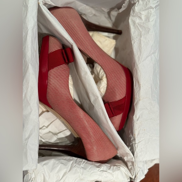 Authentic Salvatore Ferragamo Vara pumps sz 6.5 like new - Picture 7 of 8